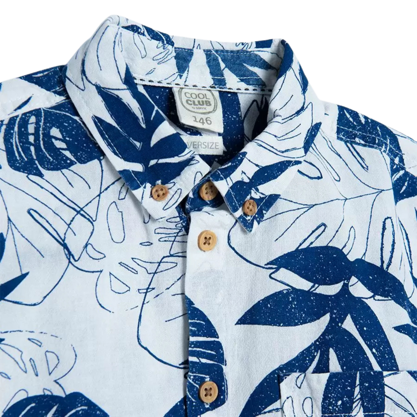 CHEMISE BLANCHE À MANCHES COURTES AVEC IMPRIMÉ FEUILLES TROPICALES BLEUES ET POCHE POITRINE-COOL CLUB
